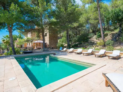 PoolOfHouse