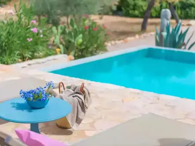 PoolOfHouse