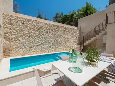 PoolOfHouse