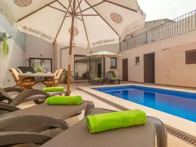 PoolOfHouse