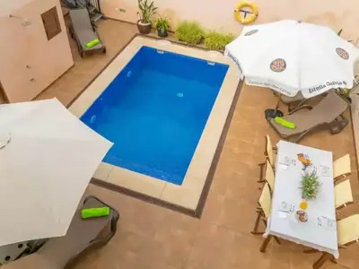 PoolOfHouse