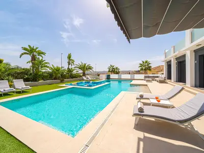 PoolOfHouse