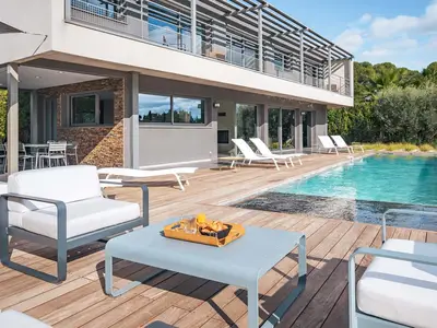 PoolOfHouse