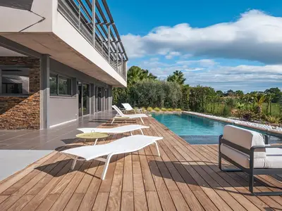 PoolOfHouse
