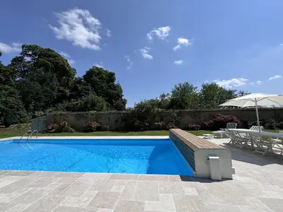 PoolOfHouse
