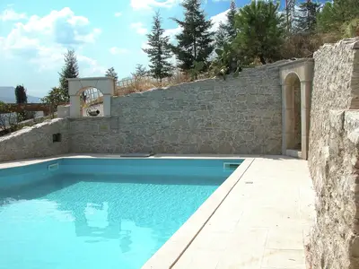 PoolOfHouse