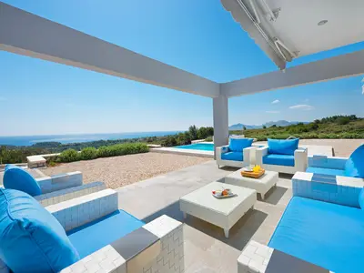 PoolOfHouse