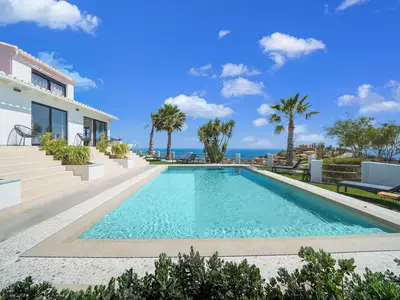 PoolOfHouse