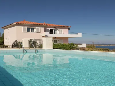 PoolOfHouse