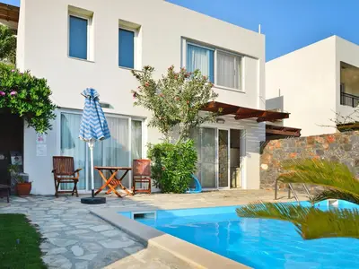 PoolOfHouse