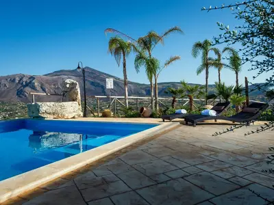 PoolOfHouse