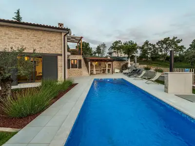 Villa für 7 Personen (110 m²) in Bašići 1/10
