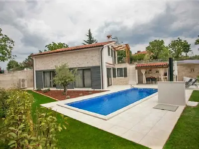 Villa für 7 Personen (110 m²) in Bašići 4/10