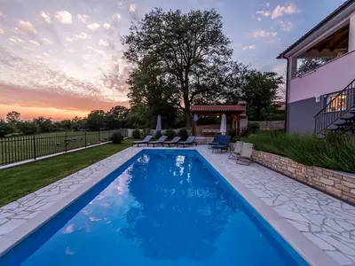 Villa für 8 Personen (180 m²) in Bašići 1/10