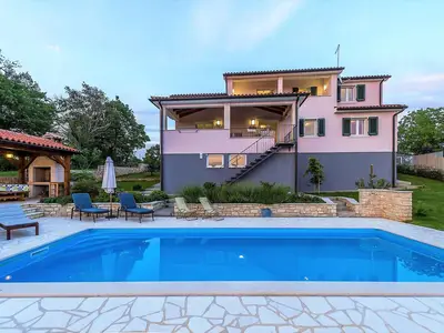 Villa für 8 Personen (180 m²) in Bašići 2/10