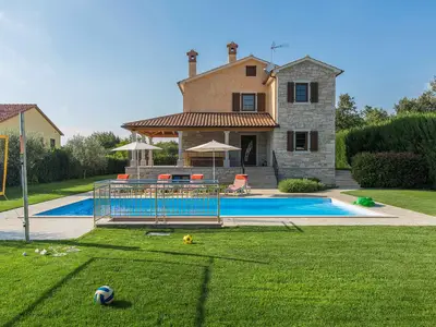 Villa für 9 Personen (230 m²) in Ladići 9/10