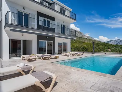 Luxuriöse Villa MI mit 7 Schlafzimmern und privatem Pool