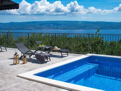 Die Seaview Villa Roko bietet bequem Platz für sechs und zwei Gäste