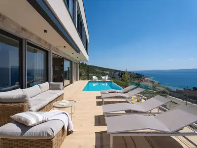 Diese Villa bietet einen atemberaubenden Blick auf die Adria und eine perfekte Mischung aus Luxus, Komfort und Ruhe.