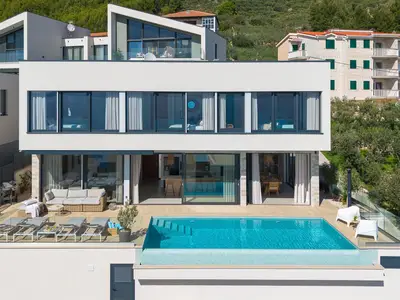 Ausgestattet mit kostenlosem WLAN und einem vollklimatisierten Belüftungssystem in der gesamten Villa ist Ihr Komfort das ganze Jahr über garantiert.