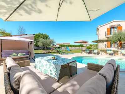 Villa für 8 Personen (260 m²) in Radetići 6/10