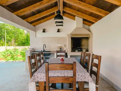 Villa für 8 Personen (260 m²) in Radetići 3/10