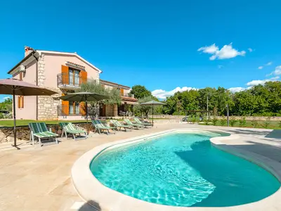 Villa für 8 Personen (260 m²) in Radetići 8/10