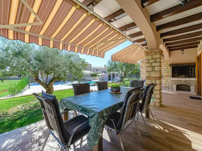 Villa für 8 Personen (260 m²) in Radetići 4/10