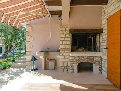 Villa für 8 Personen (260 m²) in Radetići 5/10