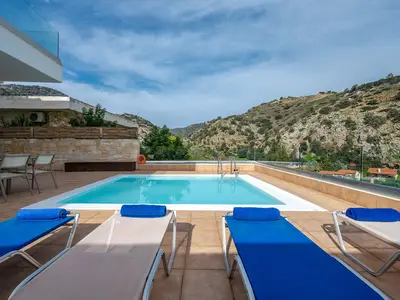 PoolOfHouse