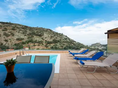 PoolOfHouse