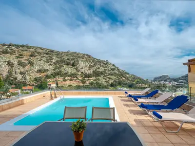 PoolOfHouse