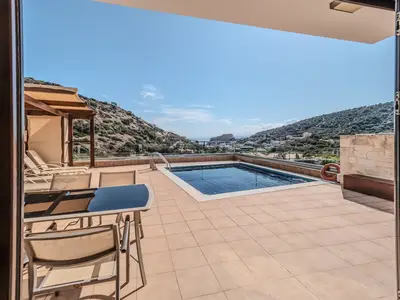 PoolOfHouse
