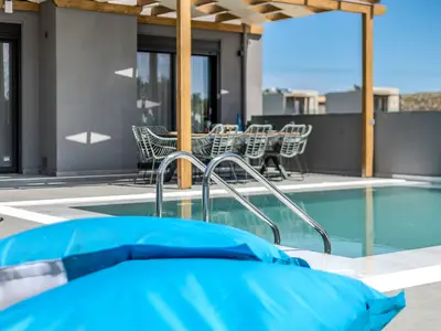 PoolOfHouse