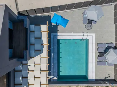 PoolOfHouse