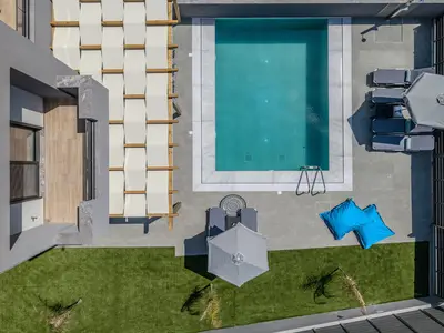 PoolOfHouse