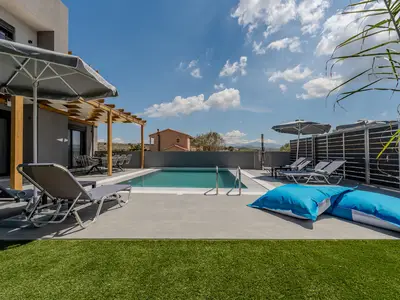 PoolOfHouse