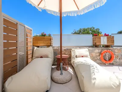 PoolOfHouse
