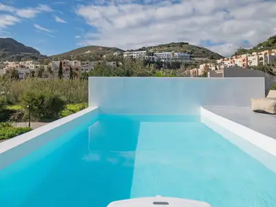 PoolOfHouse