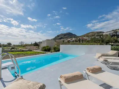 PoolOfHouse