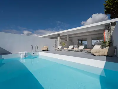 PoolOfHouse