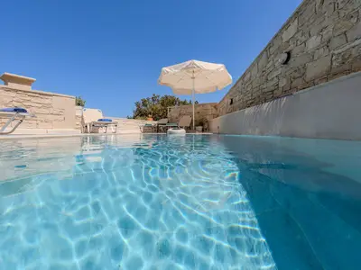 PoolOfHouse