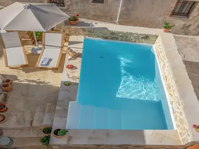 PoolOfHouse