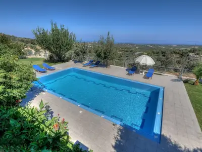 PoolOfHouse