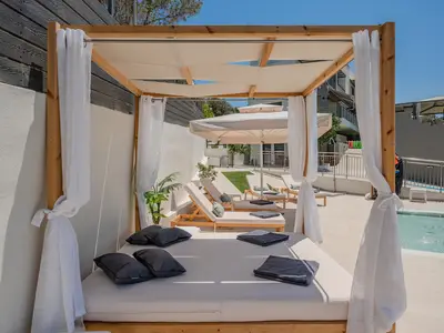 PoolOfHouse