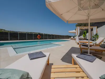 PoolOfHouse