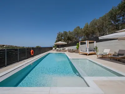 PoolOfHouse