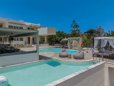 PoolOfHouse
