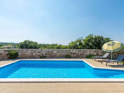 Villa für 12 Personen (151 m²) in Bašići 1/10
