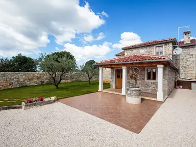 Villa für 12 Personen (151 m²) in Bašići 2/10